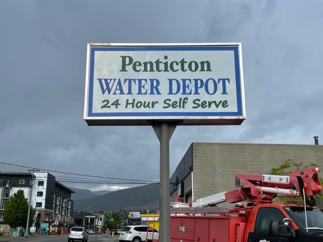 L&L Signs & Neon Ltd | Penticton Water Store sign on pylon